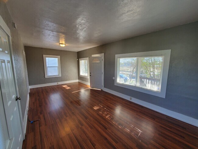 Foto del edificio - 110 Roseville St