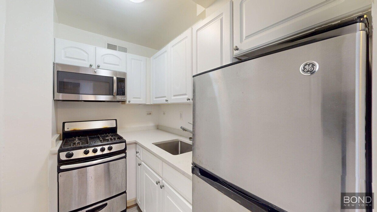 Primary Photo - 220 E 63rd St