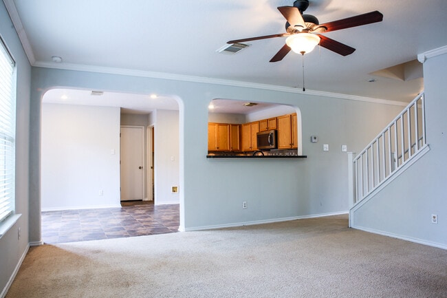 Building Photo - 164 Springtree Hollow