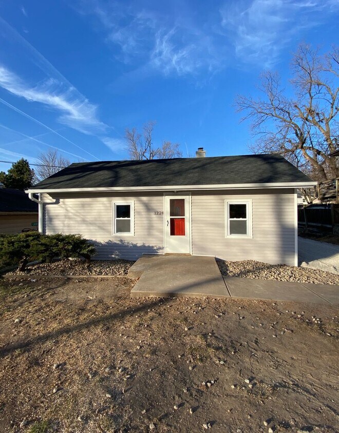 Primary Photo - Updated 2 Bedroom 1 Bath