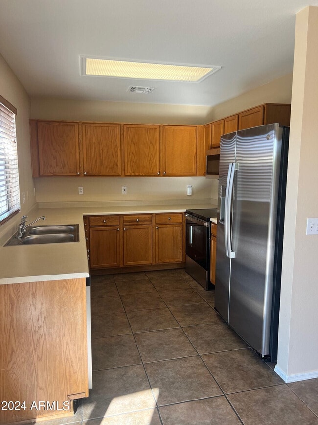Building Photo - 1006 S Slater Cir