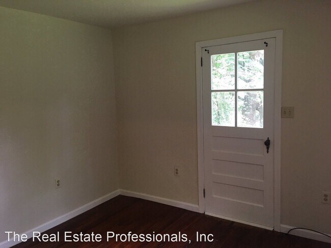 Foto del edificio - 2 br, 1 bath House - 93 Center Road