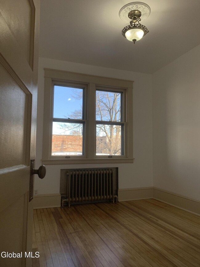 Building Photo - 292 Lark St