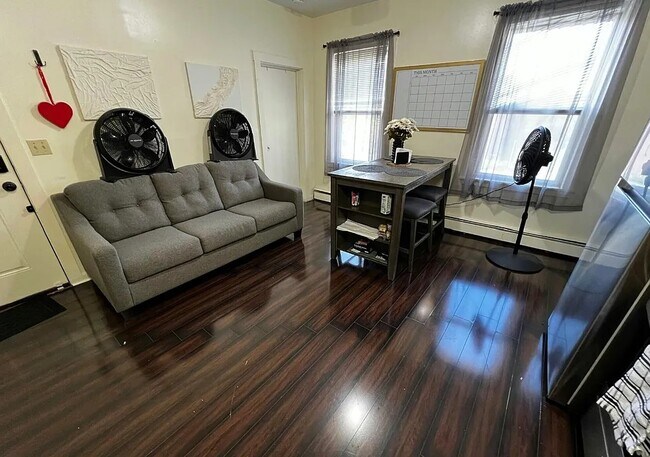 Foto del edificio - 1576 Tremont St