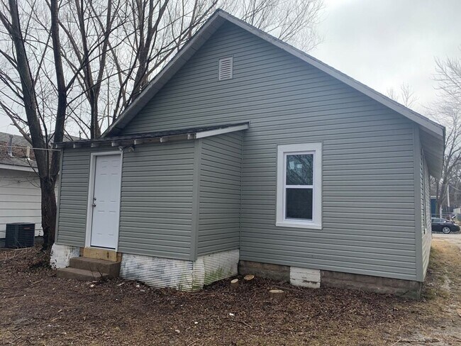 Foto del edificio - Beautiful 3 Bedroom, 1 1/2 Bath House in a...