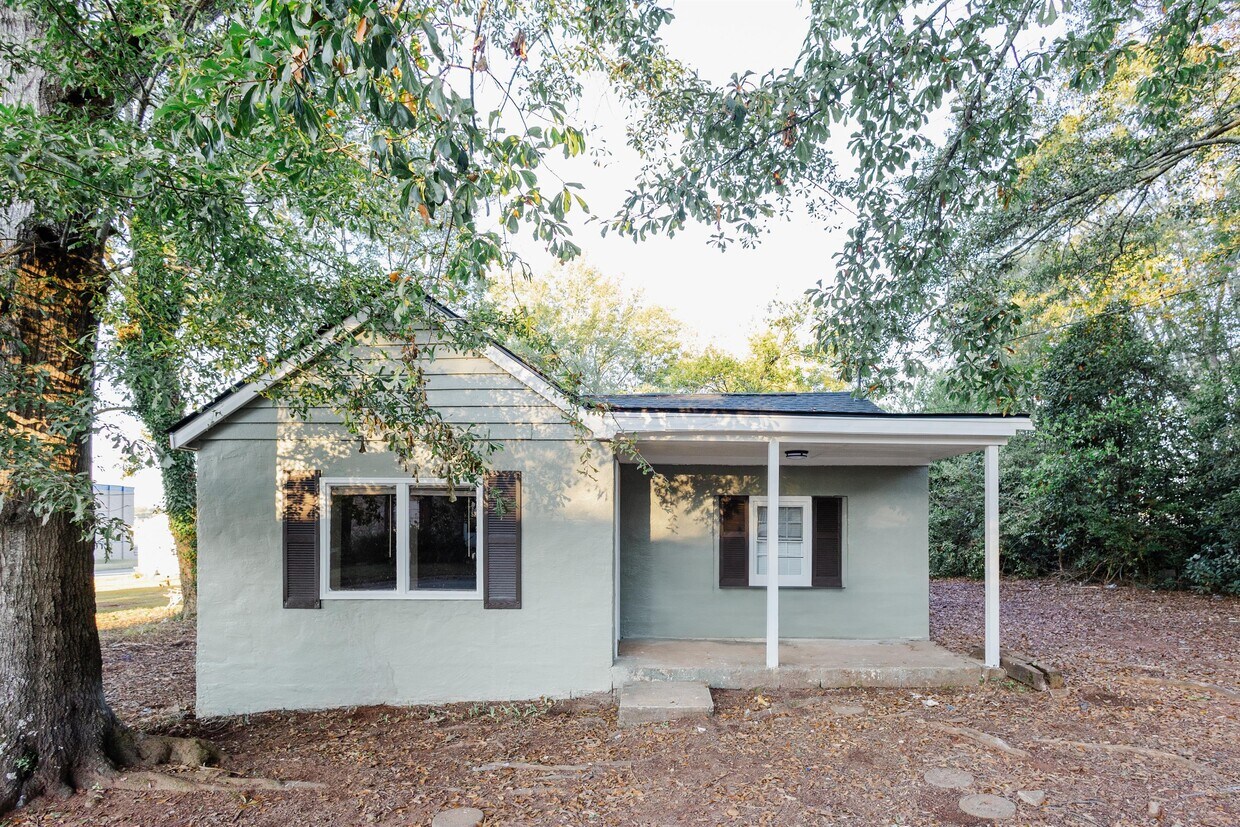 Primary Photo - 1465 Pine Dr