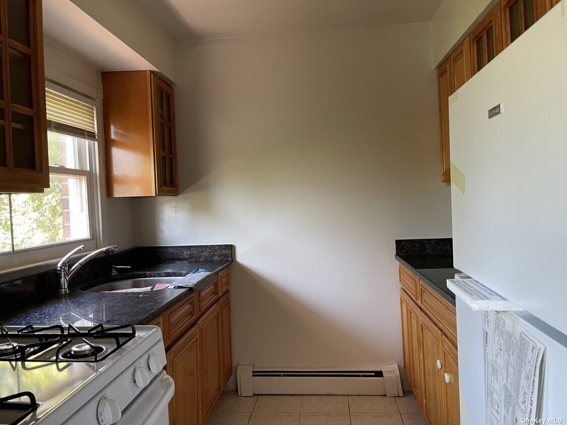 Building Photo - 400 N Corona Ave