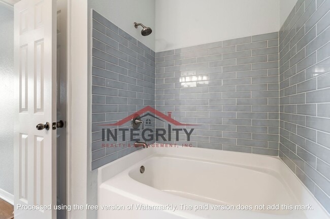 Building Photo - 2 BED \ 2 BATH in Point Meadows