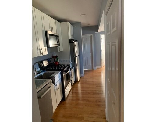 Building Photo - 25 1/2 Gore St