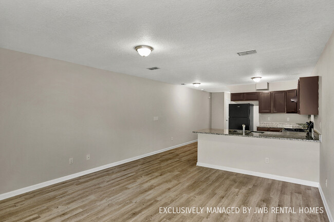 Foto del edificio - 8480 McGirts Village Ln