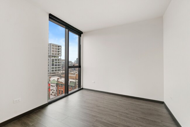 Building Photo - 1354 W Randolph St