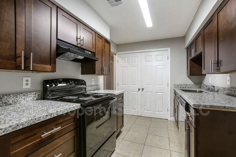 925 Monterey Ct Unit A, Terrytown, LA 70056 Condo for Rent in