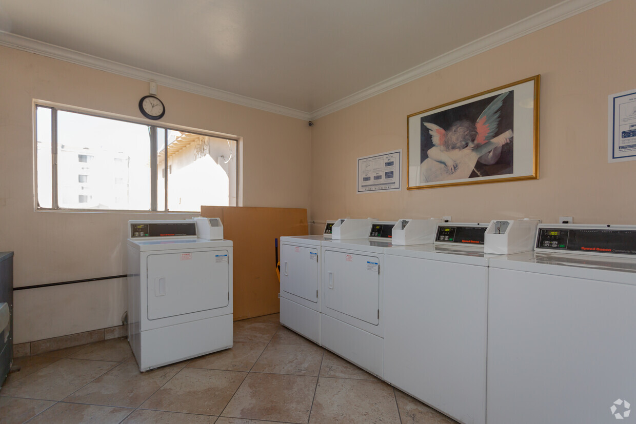 Laundry Room - Casa Monterey