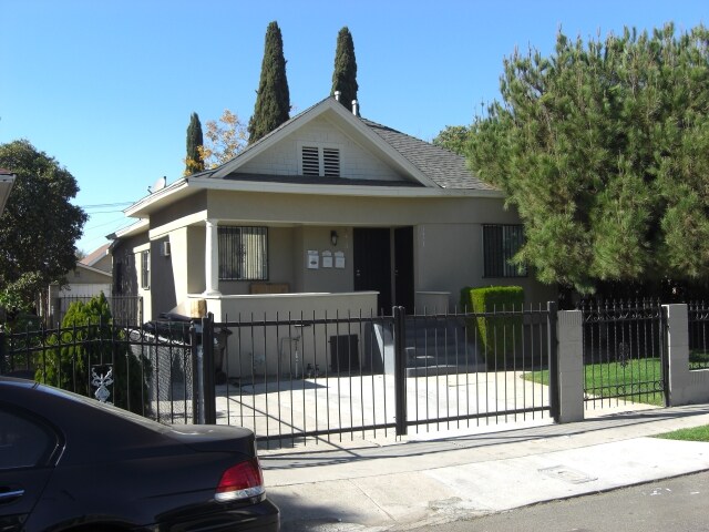 Building Photo - Renovated 2 Bed House 2 Blocks From USC