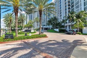 Primary Photo - 10275 Collins Ave
