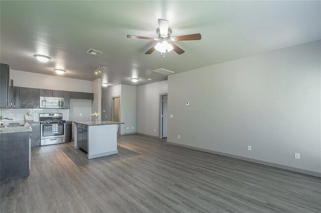 Foto del edificio - 604 NW 175th St