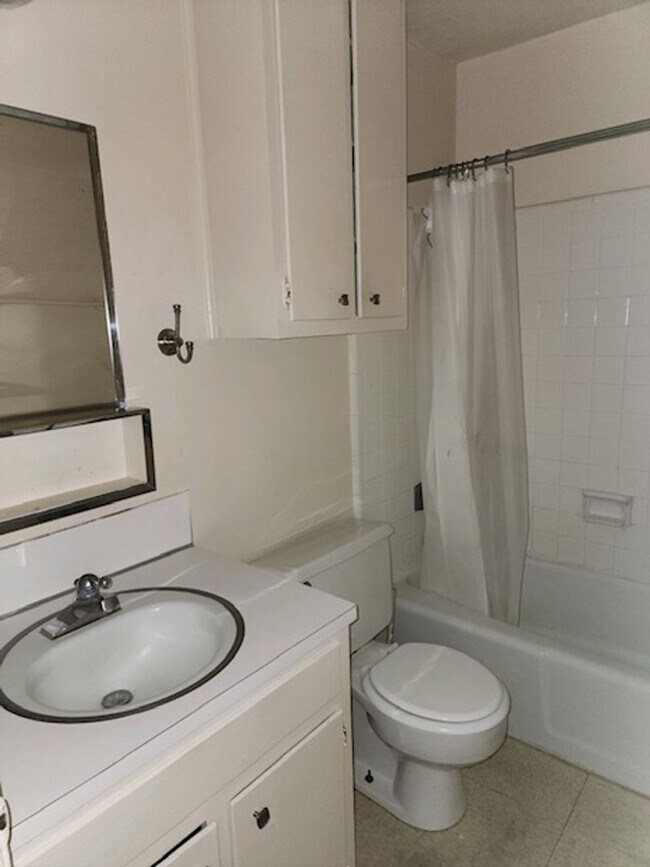 Foto del edificio - Downstairs unit