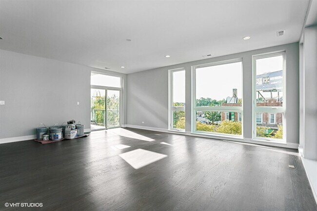 Foto del edificio - 3620 W Irving Park Rd