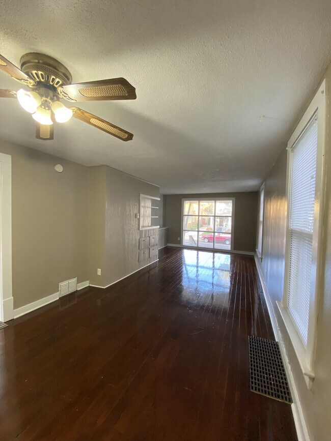 Foto del edificio - 1401 S Phillips Ave
