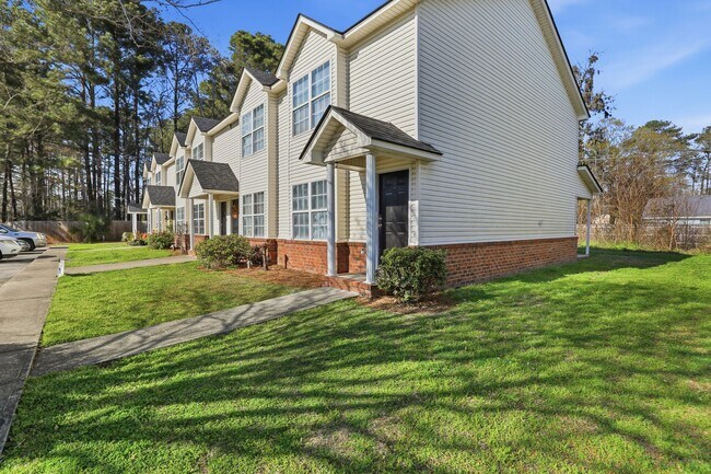 Building Photo - 4060 Cedars Pkwy