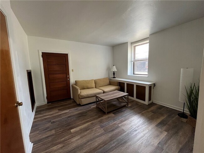 Foto del edificio - 1601 Hillsdale Ave