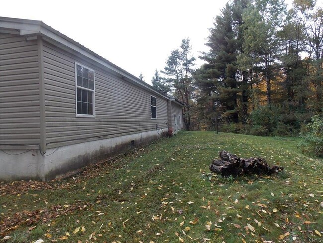 Building Photo - Country 3 Bedroom / 2 full Bath Doublewide...