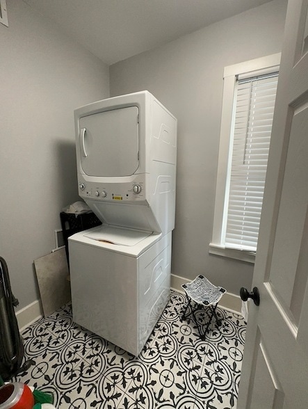 Building Photo - 3062 S Lyman St