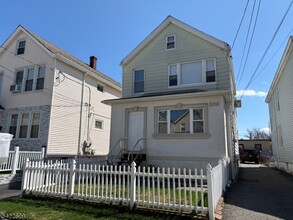 Building Photo - 106 Grand St