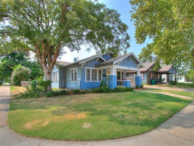 Foto del edificio - Remodeled 3 Bedroom Bungalow in OKC's Plaz...