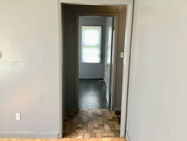 Building Photo - 3 br, 1 bath House - 1817 Peachtree