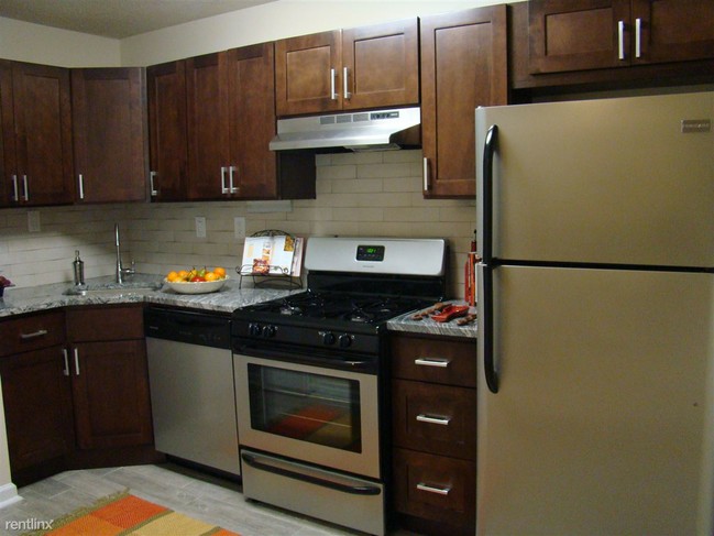 Building Photo - 2098 Cunningham Dr