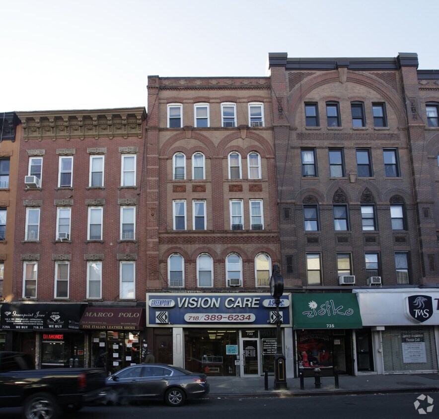 Building Photo - 733 Manhattan Ave