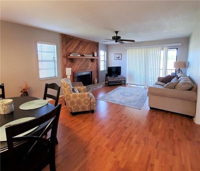 Foto del edificio - 112 Woodlands Ct