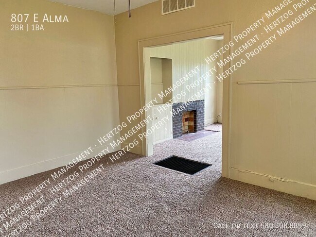 Foto del edificio - 807 E Alma-