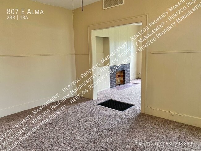 Building Photo - 807 E Alma Ave