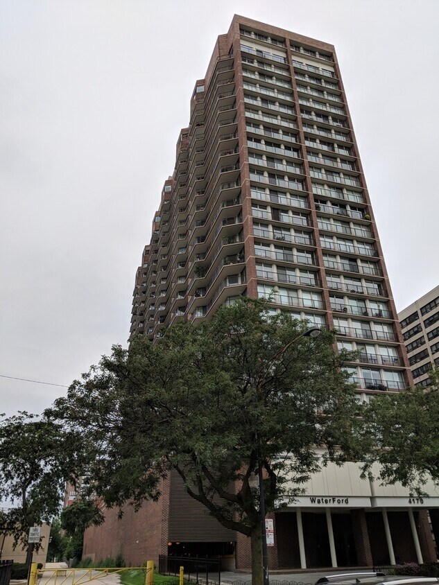 Foto principal - 4170 N Marine Dr