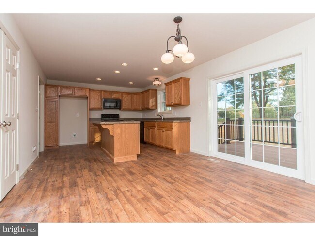 Building Photo - 233 W Woodview Rd