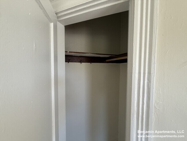 Foto del edificio - 1350 Comm.Ave. Unit 8