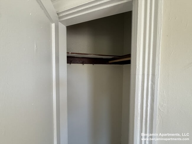 Building Photo - 1350 Comm.Ave. Unit 8