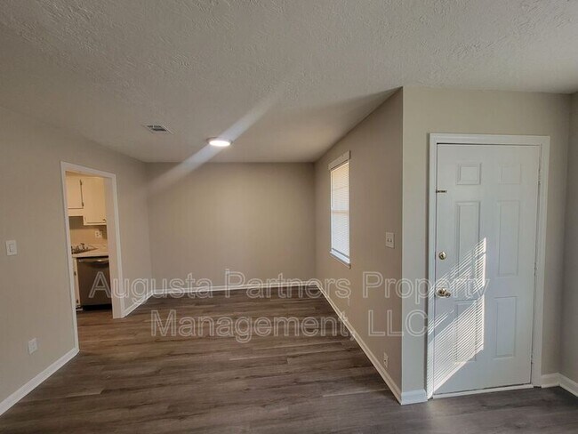 Foto del edificio - 155 Stoneybrooks Pl