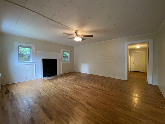 Building Photo - 1807 House Ave