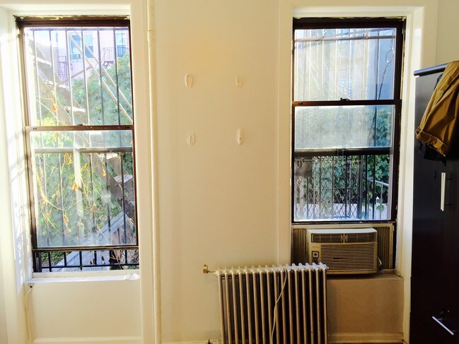 Building Photo - 62 Hull St