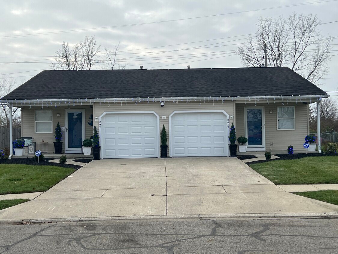 Primary Photo - 2659 Four Seasons Dr