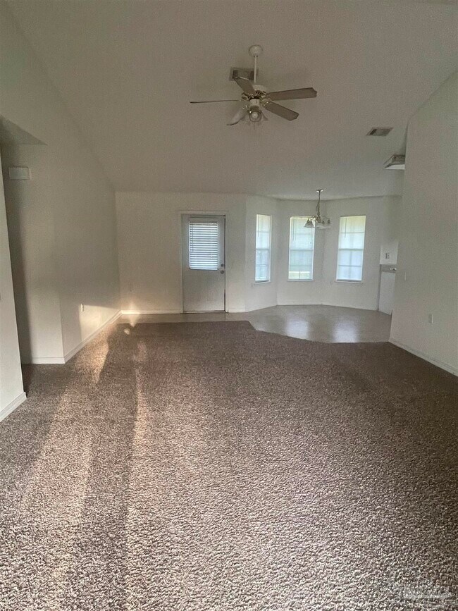 Building Photo - 208 Darrah Cir