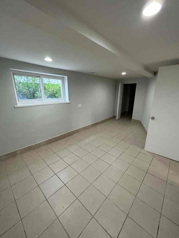 Building Photo - 5634 W Berenice Ave