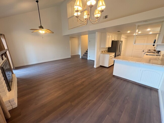 Foto del edificio - Beautiful 3 bedroom Home for rent in Visalia, Ca