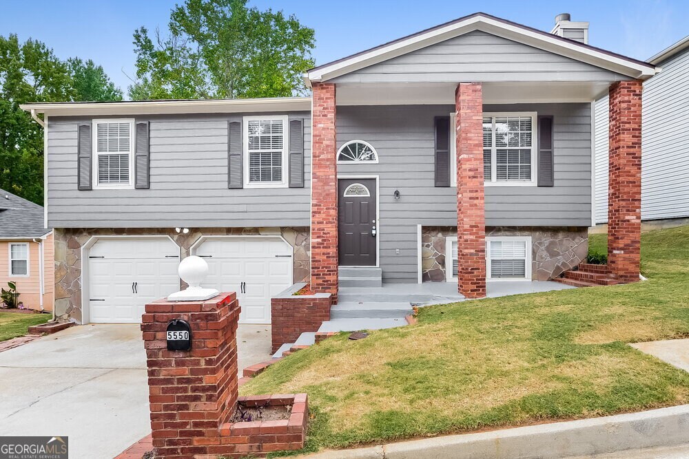 Primary Photo - 5550 Emerald Glen