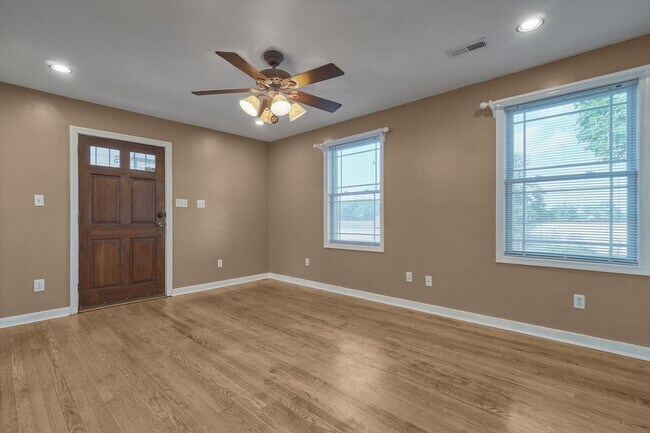 Foto del edificio - Cozy 2 Bedroom, 1 Bathroom Home in Manches...