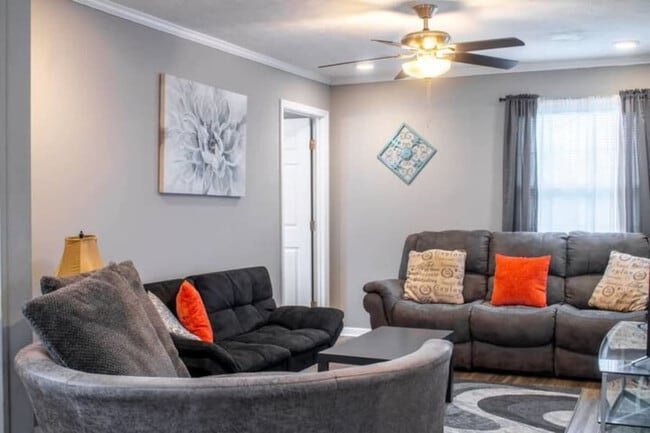 Building Photo - 3938 Edgewood Cir