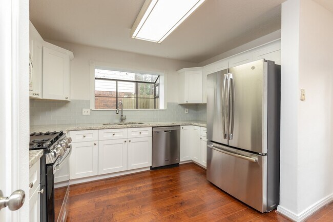 Building Photo - 3223 Golden Willow Dr